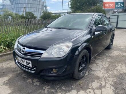 Черный Опель Астра, объемом двигателя 1.6 л и пробегом 310 тыс. км за 5000 $, фото 1 на Automoto.ua