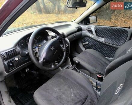 Красный Опель Астра, объемом двигателя 1.8 л и пробегом 200 тыс. км за 905 $, фото 2 на Automoto.ua