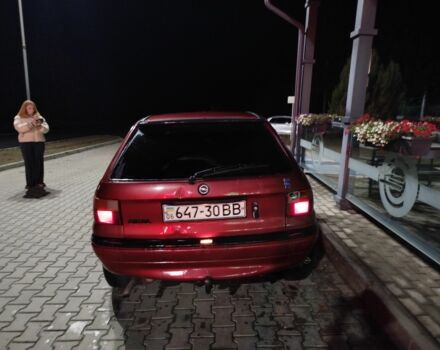 Красный Опель Астра, объемом двигателя 1.6 л и пробегом 317 тыс. км за 1100 $, фото 4 на Automoto.ua