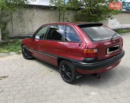 Красный Опель Астра, объемом двигателя 1.6 л и пробегом 332 тыс. км за 2100 $, фото 2 на Automoto.ua
