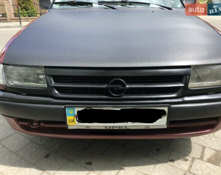 Красный Опель Астра, объемом двигателя 1.6 л и пробегом 332 тыс. км за 2100 $, фото 5 на Automoto.ua