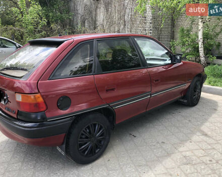 Красный Опель Астра, объемом двигателя 1.6 л и пробегом 332 тыс. км за 2100 $, фото 4 на Automoto.ua