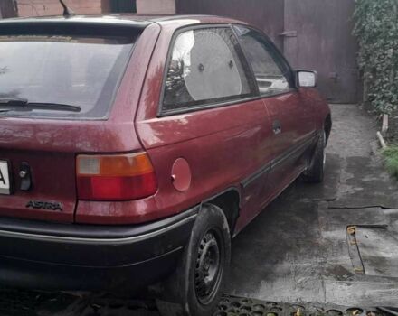 Красный Опель Астра, объемом двигателя 1.4 л и пробегом 330 тыс. км за 1304 $, фото 1 на Automoto.ua