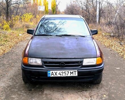 Красный Опель Астра, объемом двигателя 1.8 л и пробегом 200 тыс. км за 905 $, фото 2 на Automoto.ua