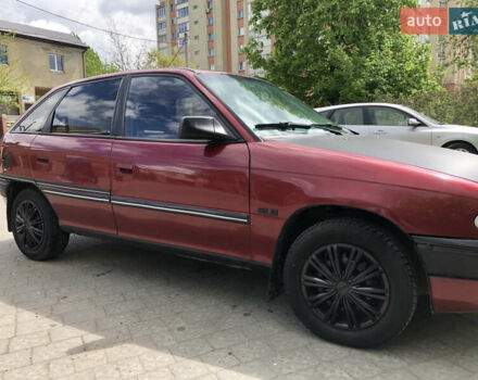 Красный Опель Астра, объемом двигателя 1.6 л и пробегом 332 тыс. км за 2100 $, фото 7 на Automoto.ua