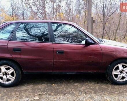 Красный Опель Астра, объемом двигателя 1.8 л и пробегом 200 тыс. км за 905 $, фото 4 на Automoto.ua