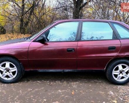 Красный Опель Астра, объемом двигателя 1.8 л и пробегом 200 тыс. км за 905 $, фото 5 на Automoto.ua