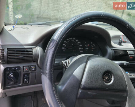 Красный Опель Астра, объемом двигателя 1.6 л и пробегом 332 тыс. км за 2100 $, фото 41 на Automoto.ua