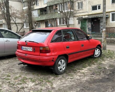 Красный Опель Астра, объемом двигателя 1.4 л и пробегом 300 тыс. км за 999 $, фото 2 на Automoto.ua