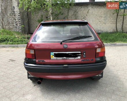 Красный Опель Астра, объемом двигателя 1.6 л и пробегом 332 тыс. км за 2100 $, фото 3 на Automoto.ua