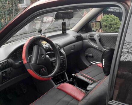 Красный Опель Астра, объемом двигателя 1.4 л и пробегом 330 тыс. км за 1304 $, фото 2 на Automoto.ua