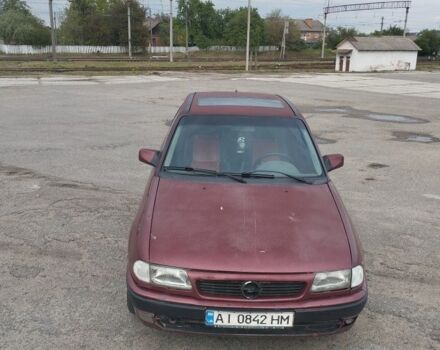 Красный Опель Астра, объемом двигателя 1.8 л и пробегом 340 тыс. км за 1000 $, фото 1 на Automoto.ua