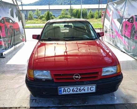 Красный Опель Астра, объемом двигателя 1.6 л и пробегом 338 тыс. км за 1150 $, фото 1 на Automoto.ua