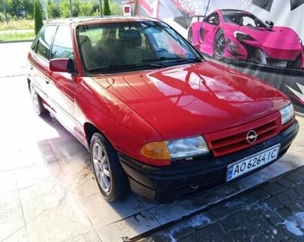 Красный Опель Астра, объемом двигателя 1.6 л и пробегом 338 тыс. км за 1150 $, фото 2 на Automoto.ua