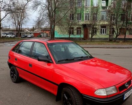 Красный Опель Астра, объемом двигателя 1.4 л и пробегом 280 тыс. км за 2000 $, фото 1 на Automoto.ua