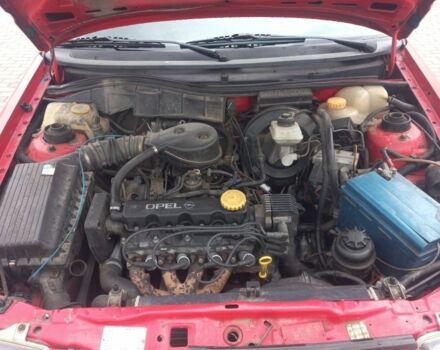 Красный Опель Астра, объемом двигателя 1.6 л и пробегом 396 тыс. км за 1299 $, фото 12 на Automoto.ua