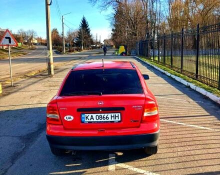 Красный Опель Астра, объемом двигателя 1.4 л и пробегом 402 тыс. км за 3000 $, фото 2 на Automoto.ua