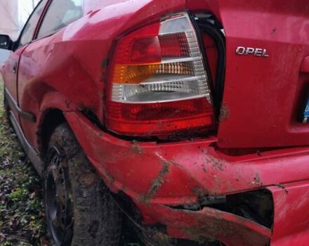 Красный Опель Астра, объемом двигателя 1.8 л и пробегом 209 тыс. км за 1700 $, фото 5 на Automoto.ua