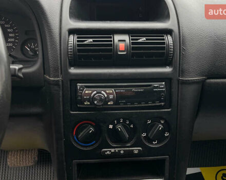 Красный Опель Астра, объемом двигателя 1.6 л и пробегом 294 тыс. км за 3699 $, фото 12 на Automoto.ua