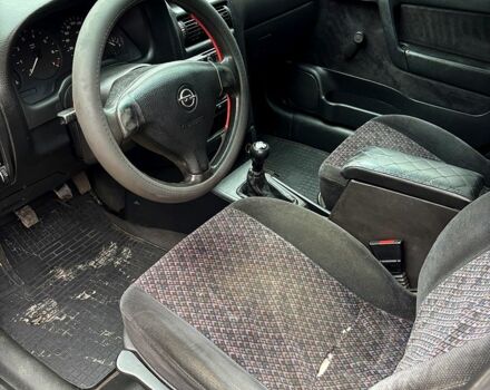 Красный Опель Астра, объемом двигателя 1.4 л и пробегом 250 тыс. км за 2800 $, фото 5 на Automoto.ua