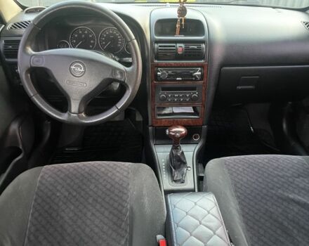 Красный Опель Астра, объемом двигателя 1.6 л и пробегом 270 тыс. км за 4000 $, фото 3 на Automoto.ua