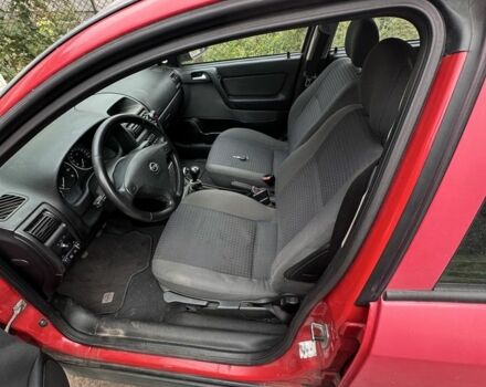 Червоний Опель Астра, об'ємом двигуна 1.7 л та пробігом 244 тис. км за 948 $, фото 5 на Automoto.ua