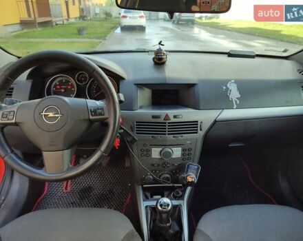 Красный Опель Астра, объемом двигателя 1.91 л и пробегом 333 тыс. км за 4500 $, фото 5 на Automoto.ua