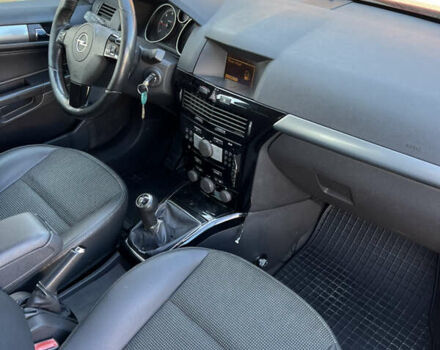 Красный Опель Астра, объемом двигателя 1.69 л и пробегом 300 тыс. км за 4199 $, фото 18 на Automoto.ua