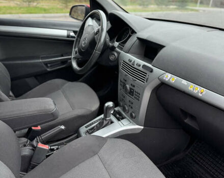 Опель Астра 2009 у Рівному на Automoto.ua Червоний Опель Астра, об'ємом двигуна 1.8 л та пробігом 165 тис. км за 4750 $, фото 7 на Automoto.ua