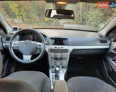 Красный Опель Астра, объемом двигателя 1.8 л и пробегом 123 тыс. км за 6300 $, фото 17 на Automoto.ua