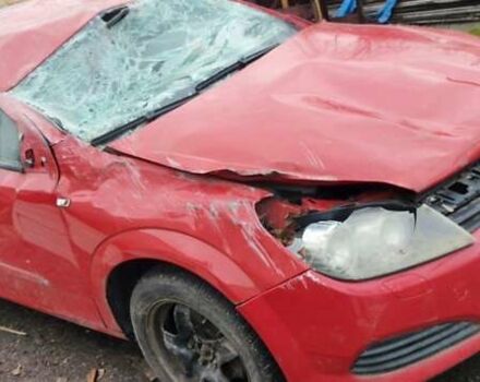 Червоний Опель Астра, об'ємом двигуна 1.8 л та пробігом 215 тис. км за 1950 $, фото 2 на Automoto.ua