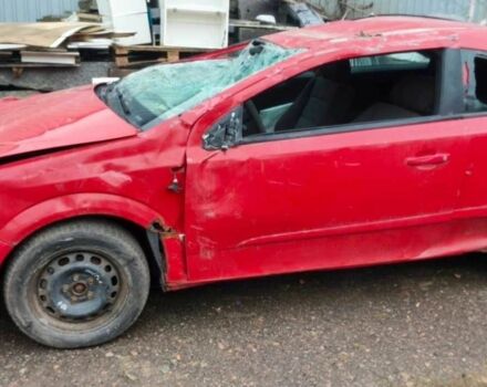 Красный Опель Астра, объемом двигателя 1.8 л и пробегом 215 тыс. км за 1950 $, фото 3 на Automoto.ua