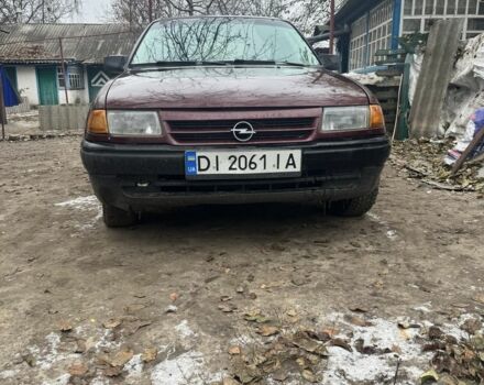 Красный Опель Астра, объемом двигателя 1.6 л и пробегом 492 тыс. км за 600 $, фото 1 на Automoto.ua