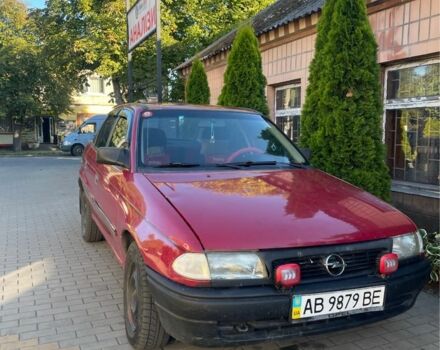 Красный Опель Астра, объемом двигателя 1.6 л и пробегом 270 тыс. км за 1000 $, фото 1 на Automoto.ua