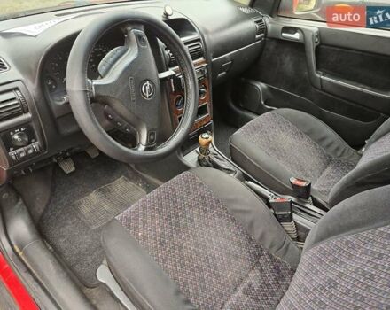 Красный Опель Астра, объемом двигателя 1.6 л и пробегом 345 тыс. км за 2400 $, фото 7 на Automoto.ua