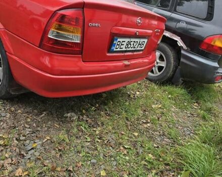 Красный Опель Астра, объемом двигателя 1.6 л и пробегом 345 тыс. км за 2990 $, фото 4 на Automoto.ua