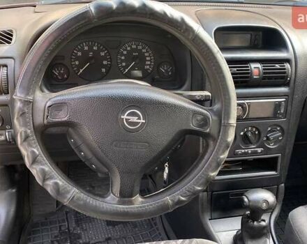 Красный Опель Астра, объемом двигателя 1.6 л и пробегом 218 тыс. км за 3900 $, фото 12 на Automoto.ua