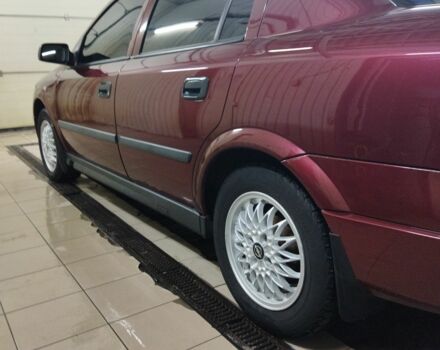 Красный Опель Астра, объемом двигателя 1.4 л и пробегом 420 тыс. км за 3200 $, фото 9 на Automoto.ua