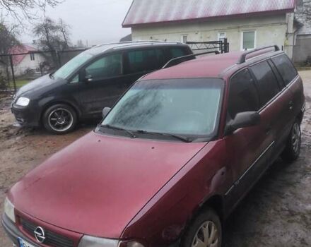 Красный Опель Астра, объемом двигателя 1.6 л и пробегом 320 тыс. км за 1200 $, фото 7 на Automoto.ua