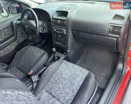 Красный Опель Астра, объемом двигателя 1.6 л и пробегом 250 тыс. км за 2550 $, фото 6 на Automoto.ua