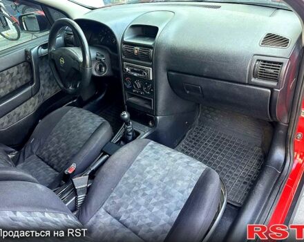 Красный Опель Астра, объемом двигателя 1.6 л и пробегом 300 тыс. км за 2550 $, фото 6 на Automoto.ua
