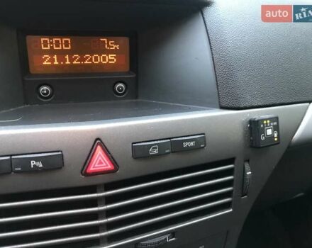 Красный Опель Астра, объемом двигателя 1.8 л и пробегом 244 тыс. км за 5300 $, фото 9 на Automoto.ua