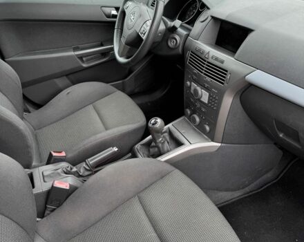 Красный Опель Астра, объемом двигателя 1.8 л и пробегом 204 тыс. км за 4750 $, фото 5 на Automoto.ua