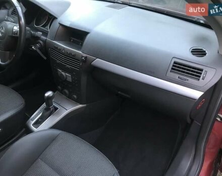 Красный Опель Астра, объемом двигателя 1.8 л и пробегом 244 тыс. км за 5300 $, фото 13 на Automoto.ua