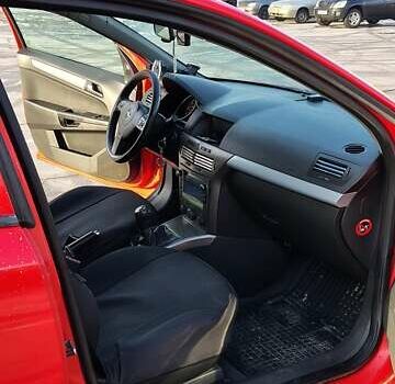 Красный Опель Астра, объемом двигателя 1.9 л и пробегом 332 тыс. км за 5500 $, фото 13 на Automoto.ua