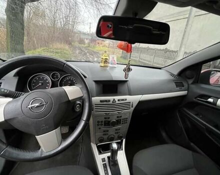 Красный Опель Астра, объемом двигателя 1.8 л и пробегом 219 тыс. км за 4800 $, фото 4 на Automoto.ua