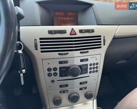 Красный Опель Астра, объемом двигателя 1.6 л и пробегом 298 тыс. км за 4800 $, фото 1 на Automoto.ua