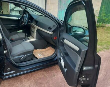 Красный Опель Астра, объемом двигателя 1.6 л и пробегом 240 тыс. км за 5200 $, фото 5 на Automoto.ua