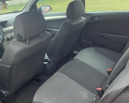 Красный Опель Астра, объемом двигателя 1.7 л и пробегом 300 тыс. км за 2750 $, фото 6 на Automoto.ua