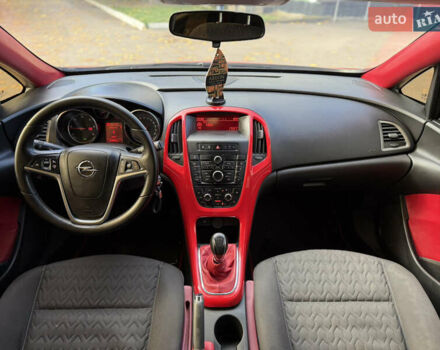 Опель Астра 2013 в Ровно на Automoto.ua Красный Опель Астра, объемом двигателя 1.7 л и пробегом 240 тыс. км за 5700 $, фото 49 на Automoto.ua